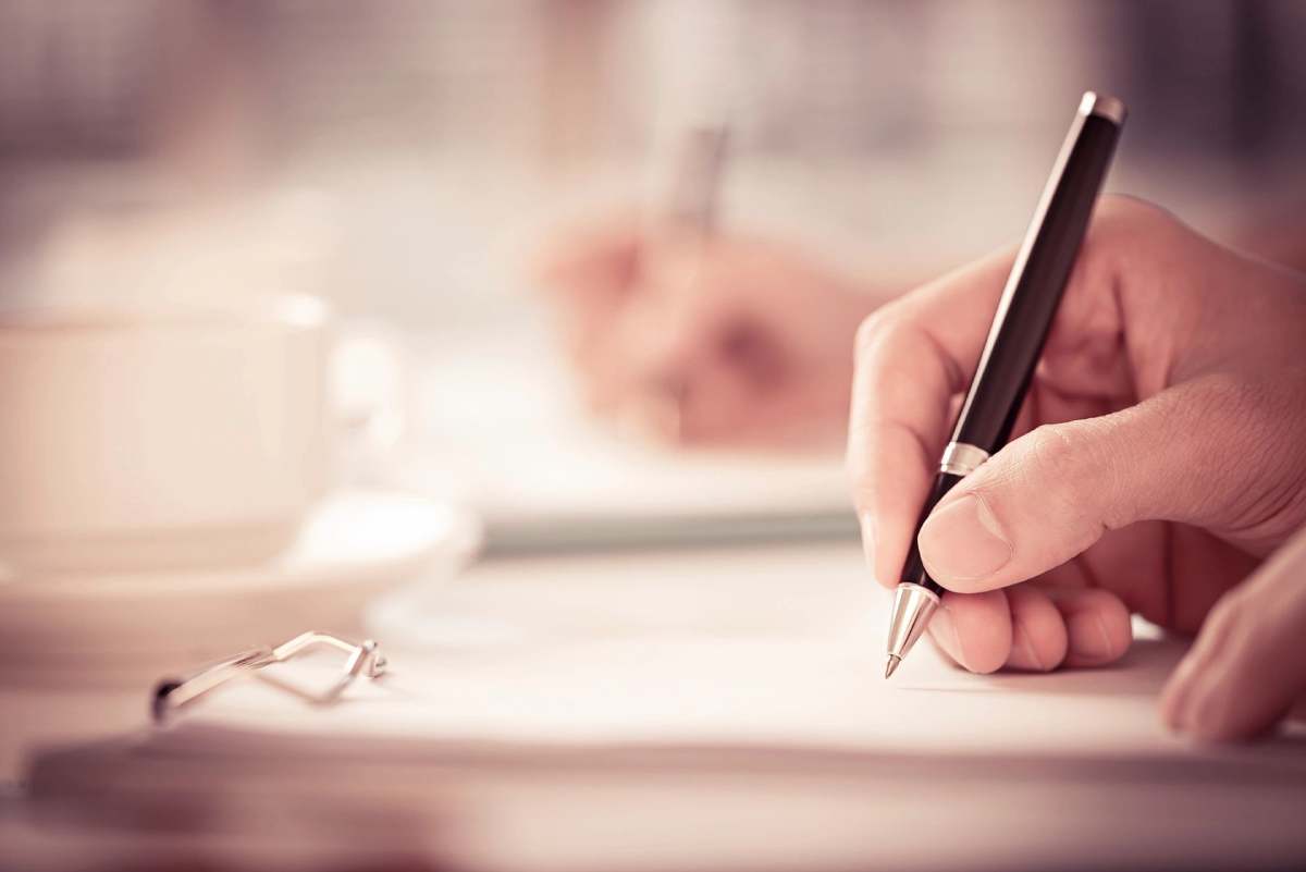 closeup shot of a hand with a pen